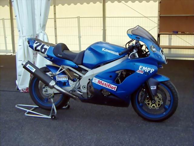 ZX9R